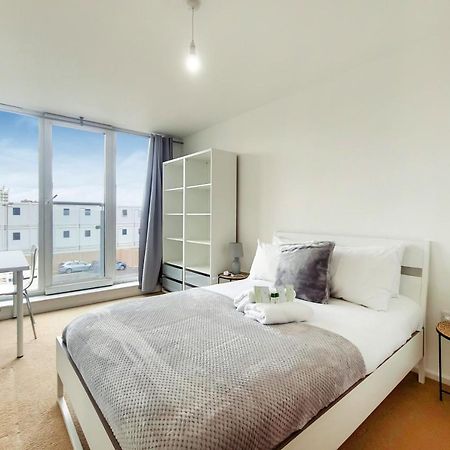 Free Parking - Two Bed Apartment By London Docklands Екстер'єр фото