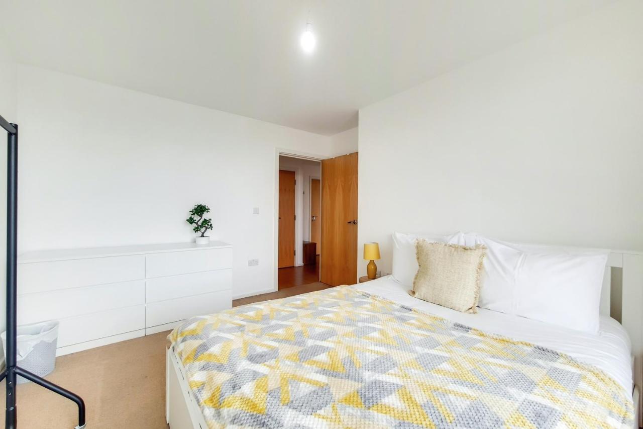 Free Parking - Two Bed Apartment By London Docklands Екстер'єр фото