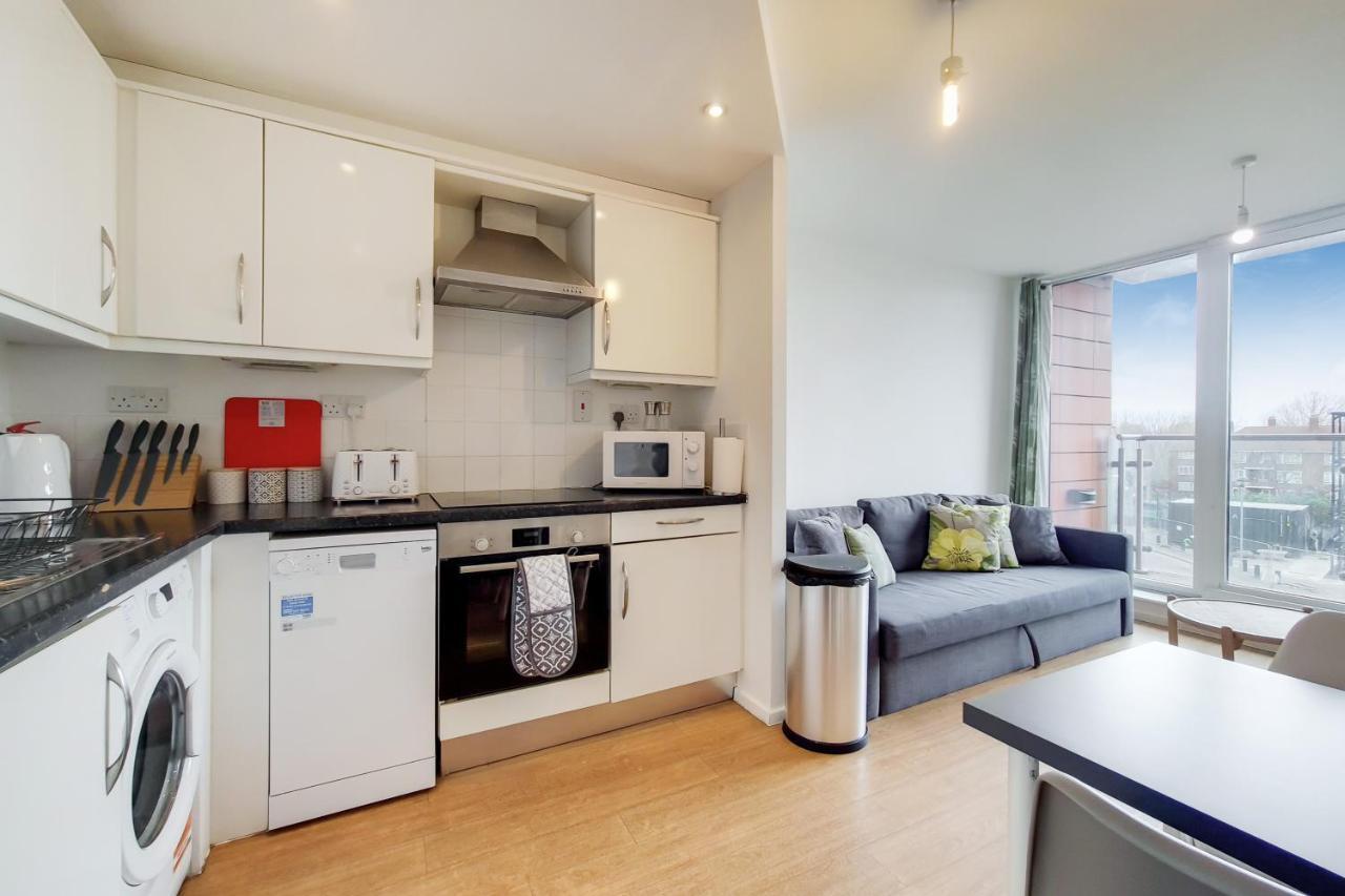 Free Parking - Two Bed Apartment By London Docklands Екстер'єр фото